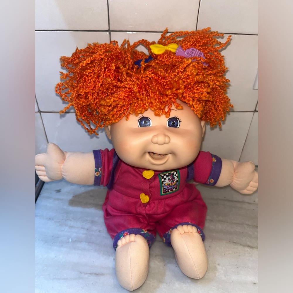 VTG CABBAGE PATCH KID COLLECTIBLE DOLL EATS FOOD W BACKPACK & OUTFIT - Picture 3 of 16